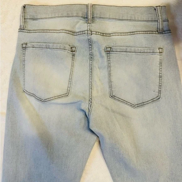 Lazer Pointe light wash men’s jeans